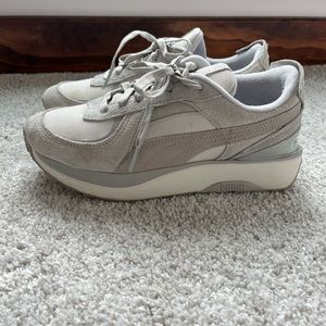 Puma Sneakers